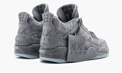 KAWS x Air Jordan 4