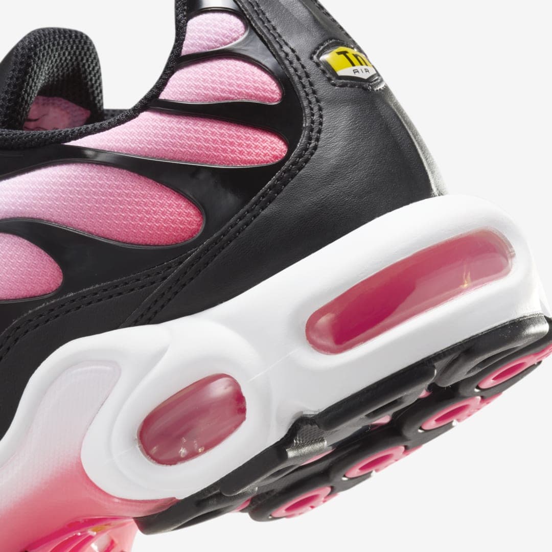 Nike Air Max Plus WMNS “Hot Punch”