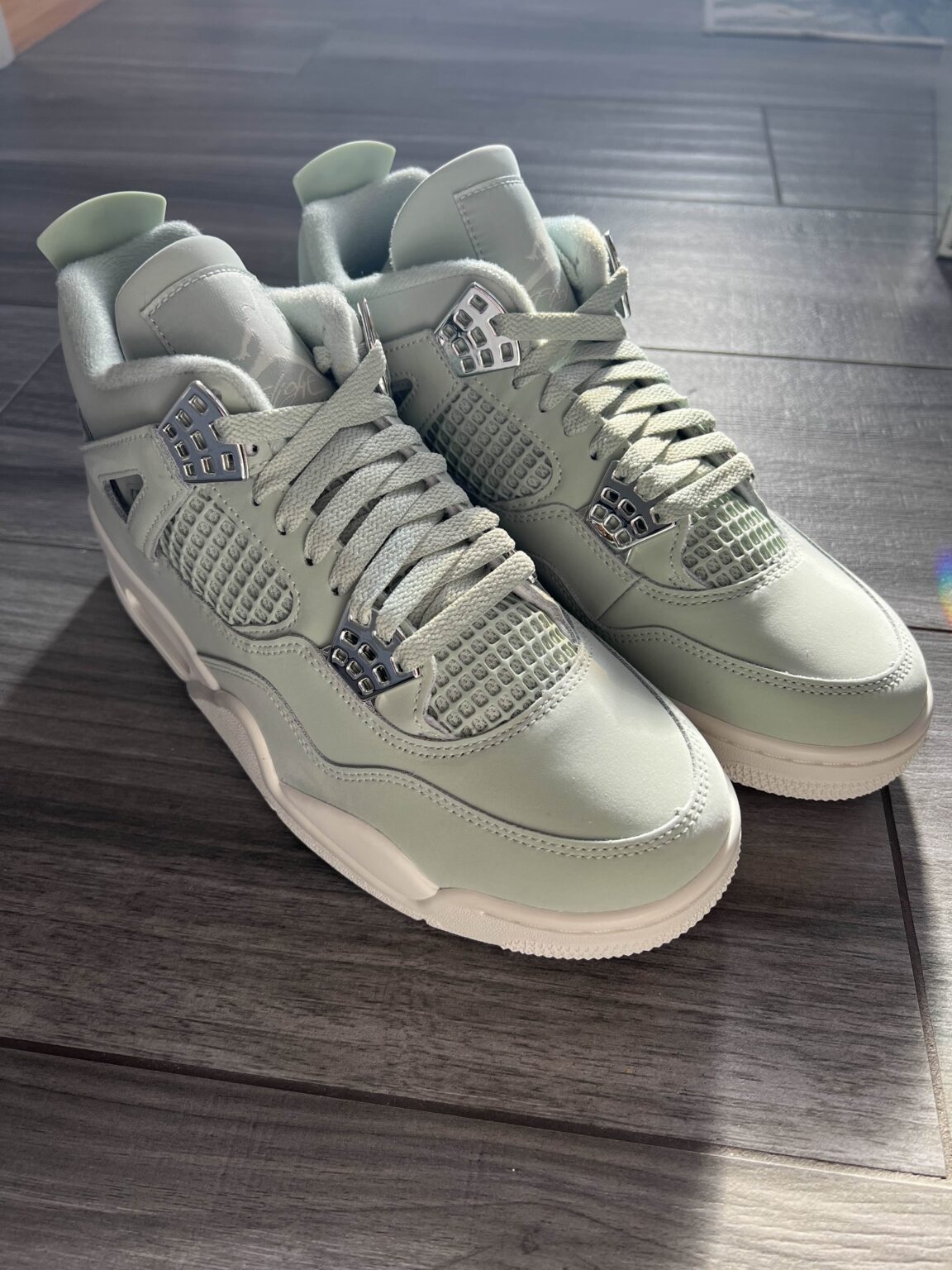 Air Jordan 4 WMNS "Seafoam"