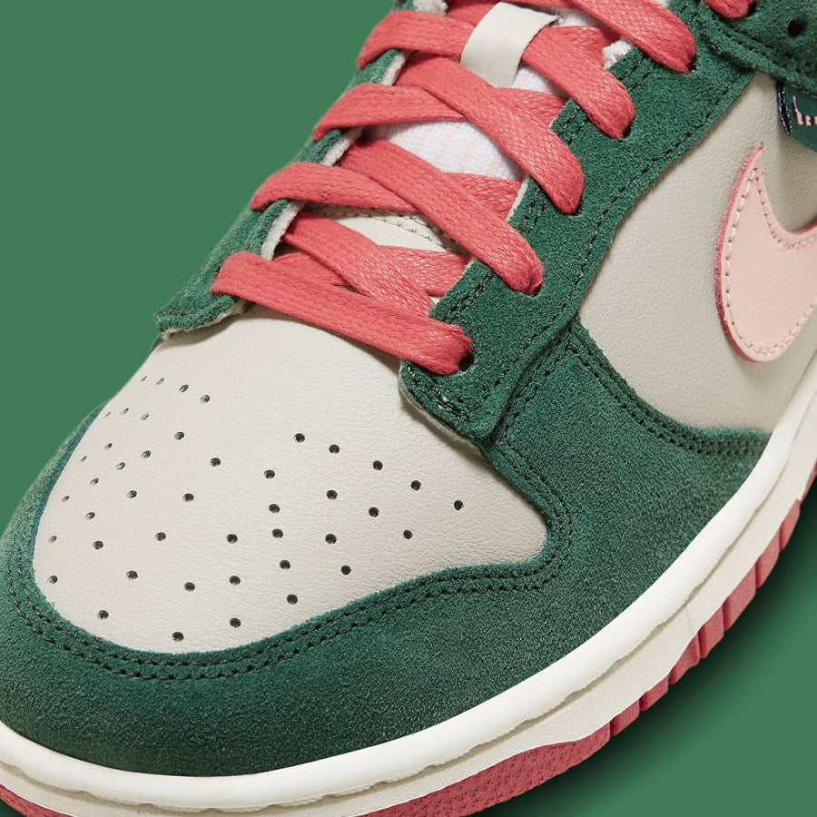 Nike SB Dunk Low "All Petals United"